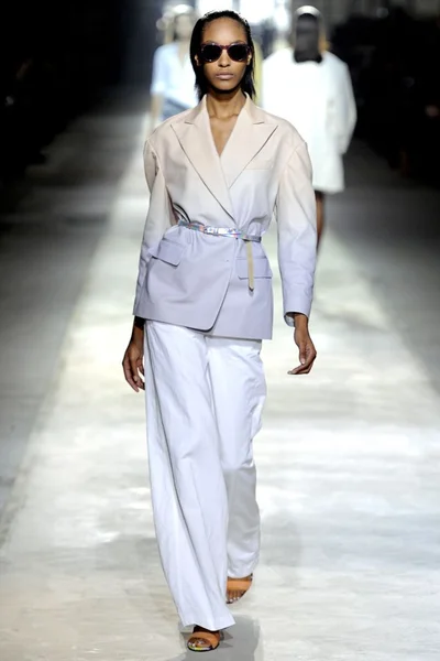 Look 25